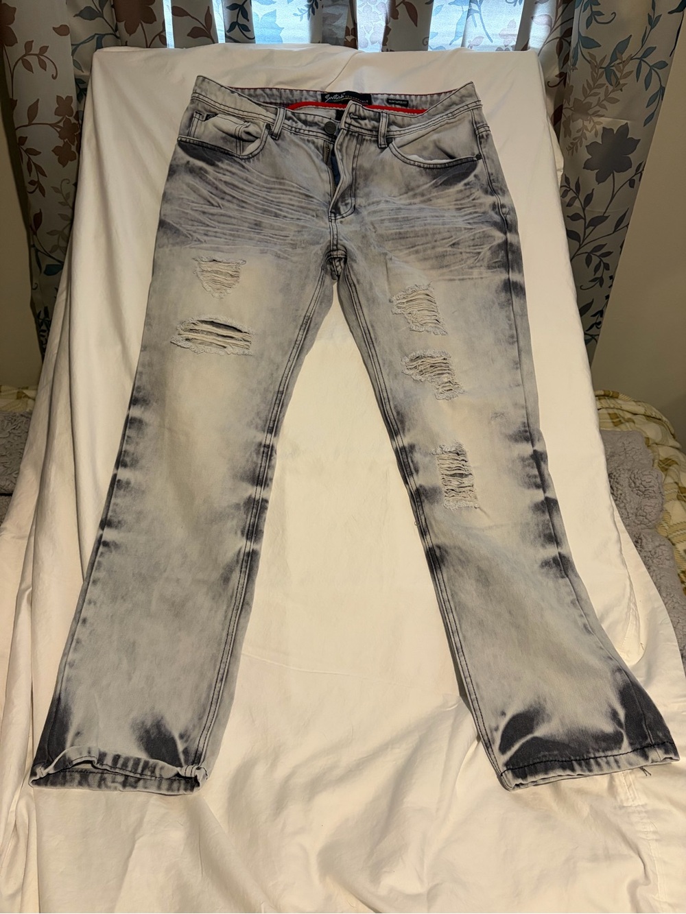 Men's Slim Straight Distressed Light Wash Jeans
